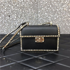 VALENTNIO 발렌티노 락스터드 숄더백 B0033-2 신상