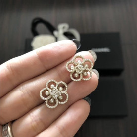 CHANEL 샤넬 귀걸이 C5690 2020/신상 (정품과 비교가능한 퀄리티 )