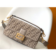 FENDI  펜디 바케트백 F8002