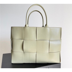 BOTTEGA VENETA 보테가베네타 토트 BV5066 2COLOR