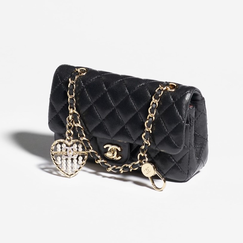 CHANEL 샤넬 클래식 후크 미니백 AP4760