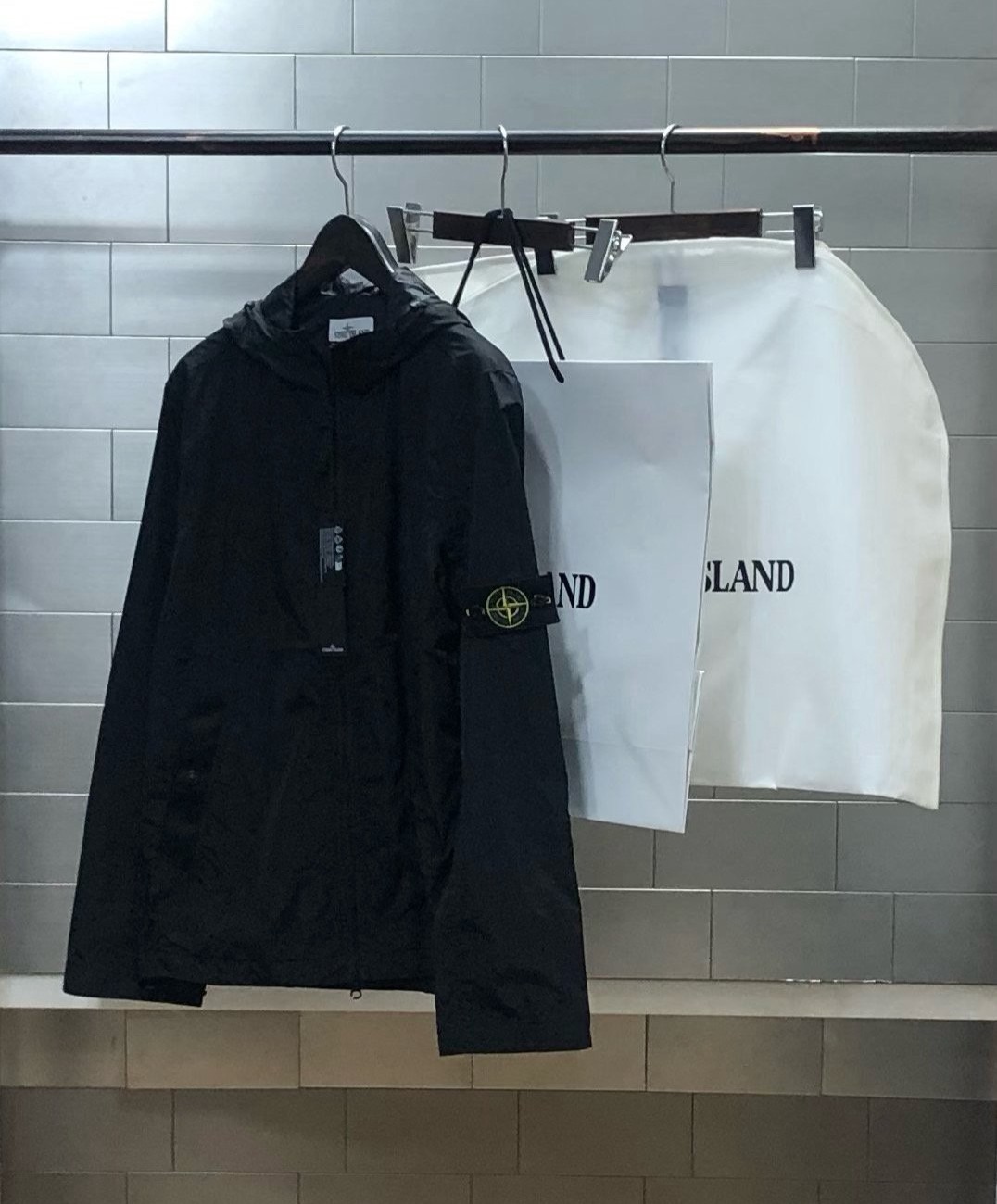 ●월간 판매 4위● STONE ISLAND 스톤아일랜드 레지스턴트 & 안티드롭 후드 바람막이