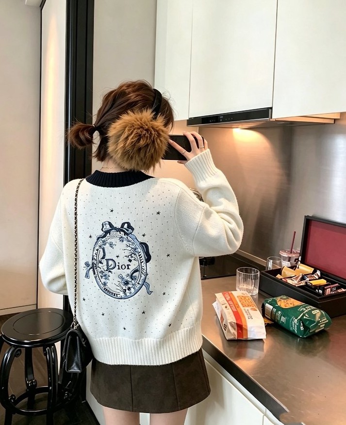 DIOR 디올 라인스톤 V넥 가디건 2COLOR